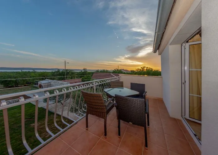 Vesna דירה סקארדין